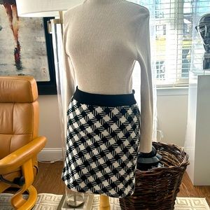 Pounds tooth skirt, White House black market